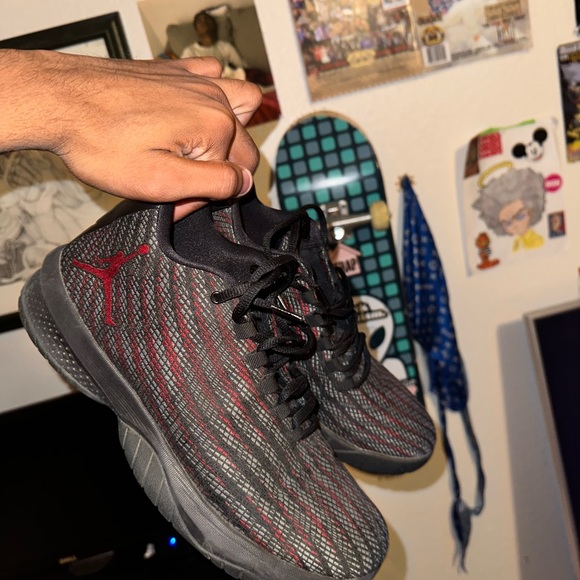 Shoes - Picture 3 of 8